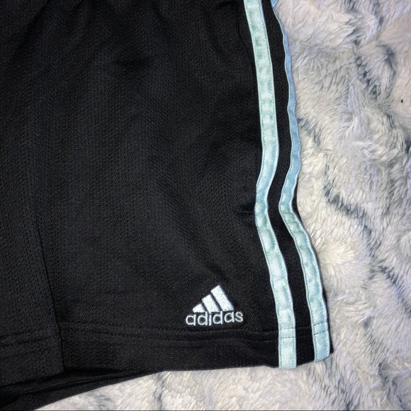 athletic shorts - Picture 2 of 5